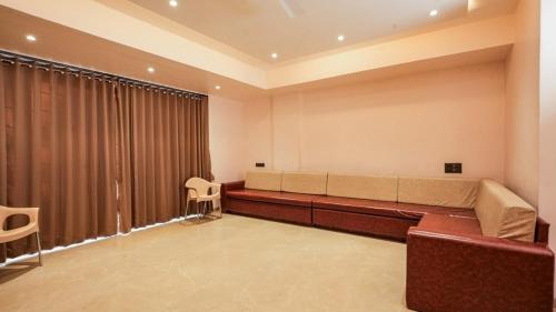 a waiting room with a couch and two chairs at The Misty Villas Igatpuri by Natura Stays, 6 BHK in Igatpuri