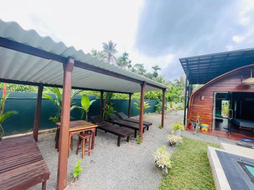 Jardín al aire libre en The Coppers luxury Glamping Pod Villa with Pool