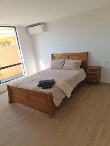 Ένα ή περισσότερα κρεβάτια σε δωμάτιο στο Spacious Home with Large Bathrooms in each room
