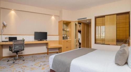 TV a/nebo společenská místnost v ubytování Kunming Jinjiang Hotel