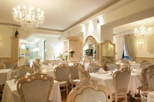 Ресторан / й інші заклади харчування у Hotel Astigiana & Appartamenti