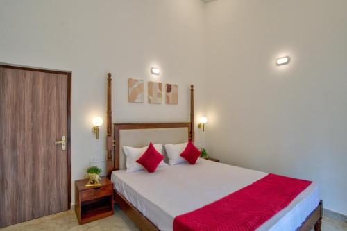 Ένα ή περισσότερα κρεβάτια σε δωμάτιο στο Tranquil 3bhk Pvt Pool Villa
