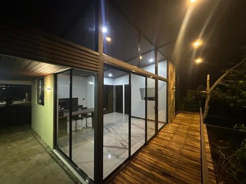 Balkoni atau teres di Tree of Heaven Lodge