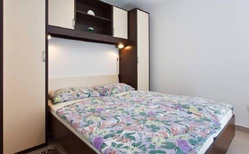 Postel nebo postele na pokoji v ubytování Apartments Mali Raj