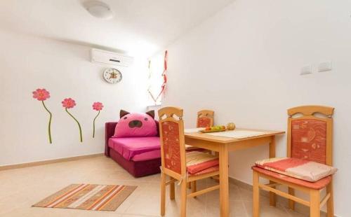 Ruang duduk di Apartments Mali Raj