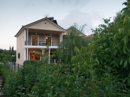 Κήπος έξω από το Sophia mountain villas