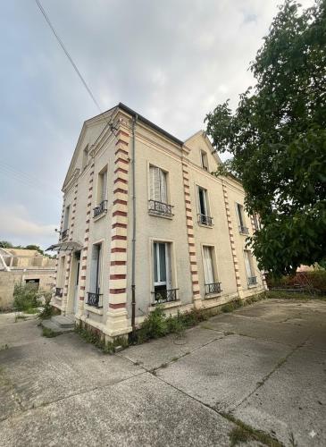 Paradun - Grande Maison Gite sur Argenteuil, Parking dans cour securisée, pour ouvriers ou groupes de travailleurs