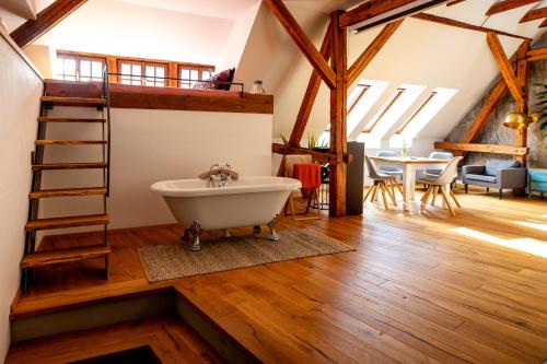a bath tub in a room with a loft at Studio Loft Murau - im Herzen der Altstadt in Murau