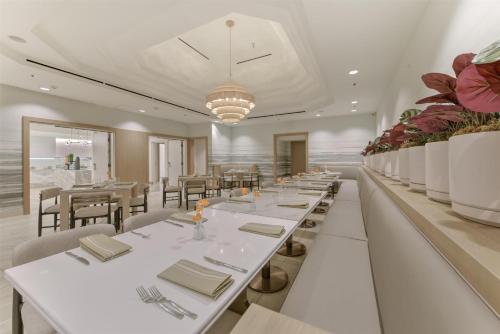 Restoran atau tempat lain untuk makan di Hilton Anaheim