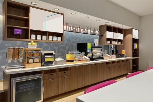 Una cocina o cocineta en Home2 Suites by Hilton Houston Energy Corridor