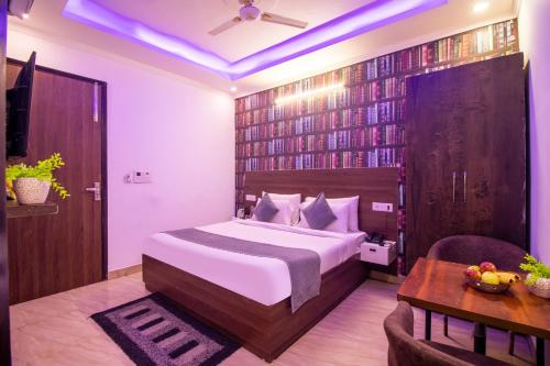a hotel room with a bed and a table and a table sidx sidx at HOTEL S R Palace - Free Airport Drop for Minimum 05 Nights Stay - 5 mins from IGI & Domestic Airport Delhi in New Delhi