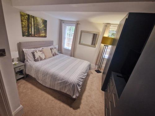 Whitchurch Clock Tower Apartmentにあるベッド