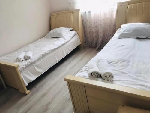 Una cama o camas en una habitación de Dilicharm