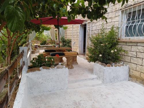 Κήπος έξω από το Auberge De La Cavalière