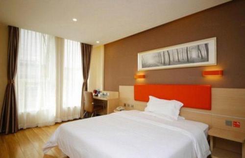 a bedroom with a large white bed and a window at 7 Days Premium Tangshan Railway Station Jiaotong University in Tangshan