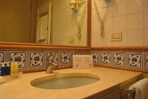Un baño de Lantana Resort Hotel&Apartments