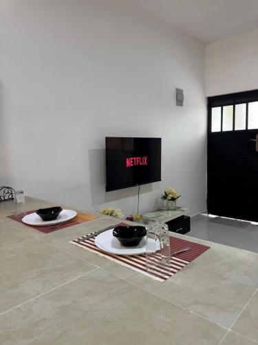 Televisyen dan/atau pusat hiburan di Wendy's Da-Azizi Homes Diani 2