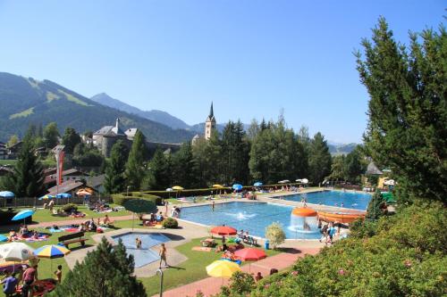 Piscina a Haus Krismer o a prop