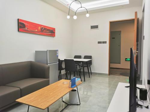 a waiting room with a couch and a table at Shenzhen Universiade Center Wisdom Forest Hotel in Shenzhen