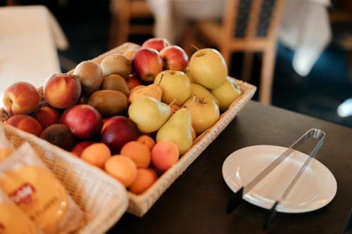 two baskets of apples and eggs on a table at Hotel Cristallo in Santa Cristina in Val Gardena