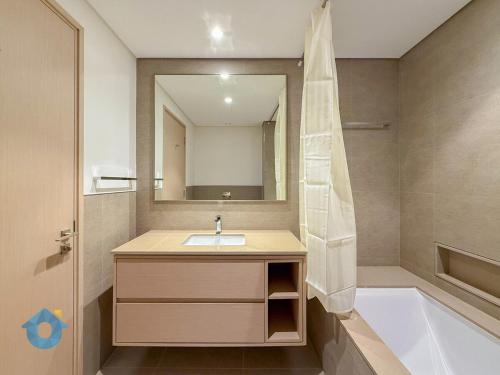 Koupelna v ubytování Next to Burj Khalifa & Dubai Mall Luxury 2BR Grande Signature - Like Home