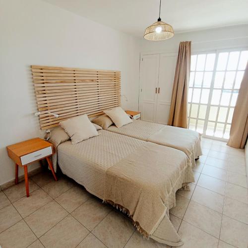 Ένα ή περισσότερα κρεβάτια σε δωμάτιο στο Apartamentos Reverón Playa 303 - Views of the Bay