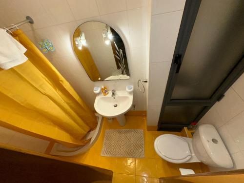 Ένα μπάνιο στο Spacious, one bedroom flat in an amazing location