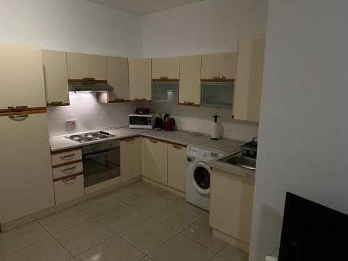 Η κουζίνα ή μικρή κουζίνα στο Spacious, one bedroom flat in an amazing location