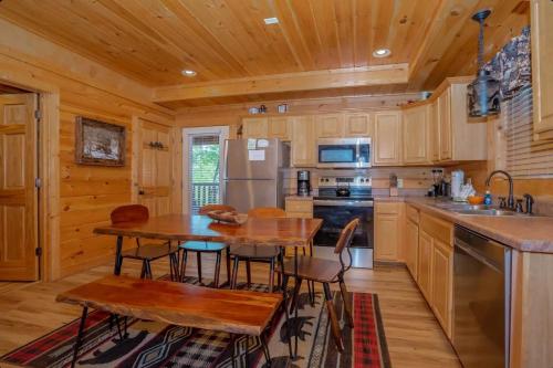Η κουζίνα ή μικρή κουζίνα στο The Smoky Pines cabin