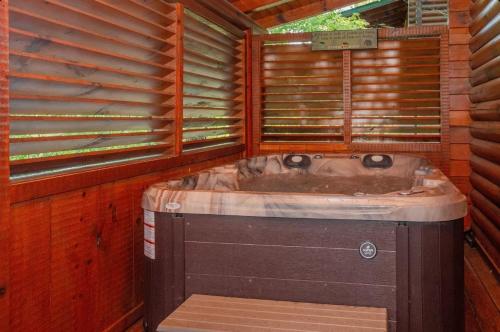 Φωτογραφία από το άλμπουμ του The Smoky Pines cabin σε Waldens Creek