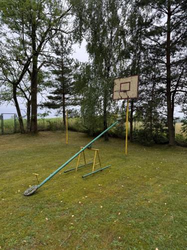 Kawasan permainan kanak-kanak di Okuniowiec u Wojciecha