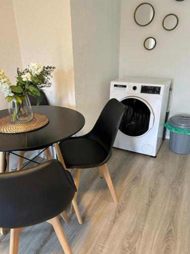 a table and chairs and a microwave in a room at Blaue 8 -2 in Leezen