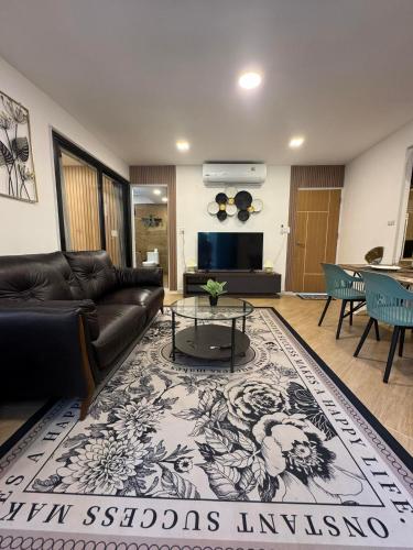 Χώρος καθιστικού στο Rinda House Patong