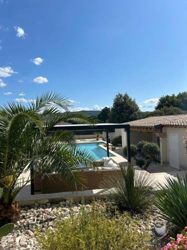 Piscina a Chez Maggie o a prop