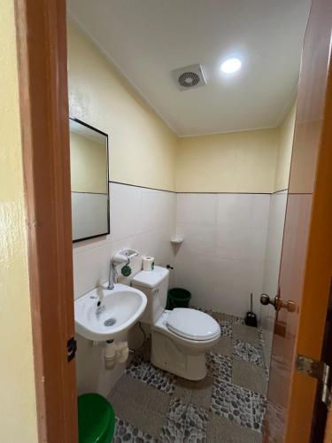 Bilik mandi di Cupids Cabin Beach