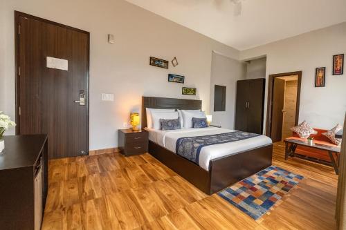Ένα ή περισσότερα κρεβάτια σε δωμάτιο στο Hotel Citrus, Vrindavan - A Four Star Luxury Retreat