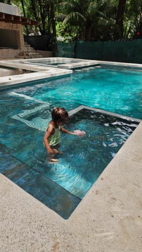 Der Swimmingpool an oder in der Nähe von Dreamcatcher Hotel - Live the Dream of Santa Teresa