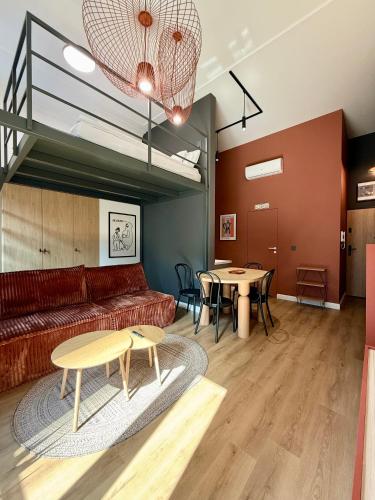 a living room with a couch and a table at ROOSEVELTA RESIDENCE Apartments - przy OFF Piotrkowska in Łódź
