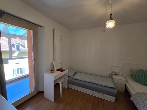 Una cama o camas en una habitación de Julia Zimmer Luzern