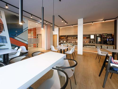 a restaurant with tables and chairs and a bar at B&B Hotel Dessau in Dessau
