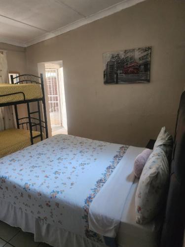 Katil atau katil-katil dalam bilik di Kudu Guest House