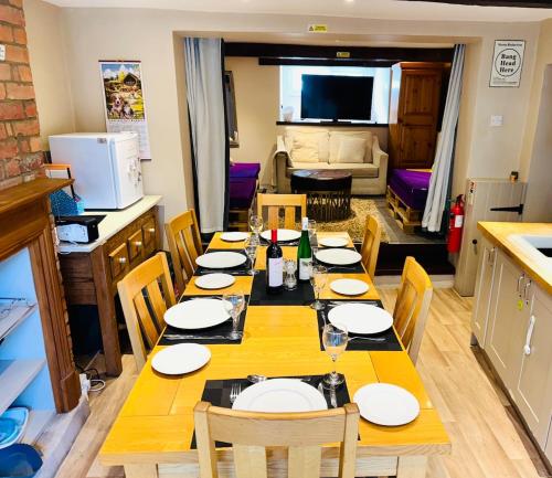 a dining room with a long table and chairs at Fandango large 3 bedroom character home, Ventnor in Isle of Wight