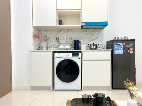 Dapur atau dapur kecil di Bay Suites海景市中心 宽敞 悬空泳池 随订随住-13