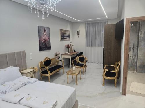 Ένα ή περισσότερα κρεβάτια σε δωμάτιο στο KARYDAS SUITES by STYLIANOS KARYDAS IKE
