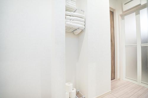 a bathroom with white towels and a window at Tomo House 四谷三丁目 301 in Tokyo