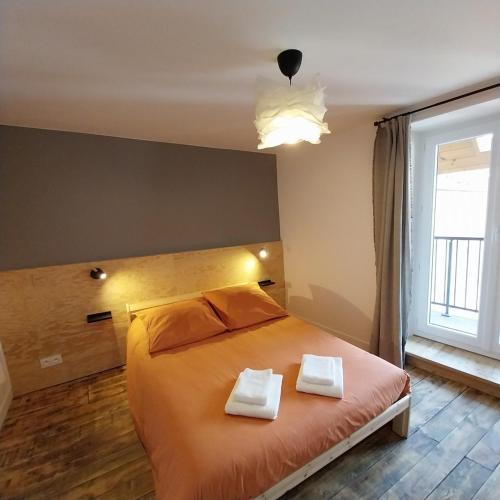 Ένα ή περισσότερα κρεβάτια σε δωμάτιο στο Versant Sud - Duplex - Centre Bourg d 'Oisans