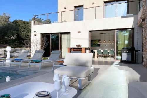 Uccelli Modern 5 étoiles villa with heated pool for 12 people