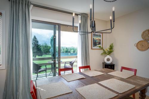 Gambar di galeri bagi Cozy 4BR Condo - Pool Access Near Ski & Lake di Conway