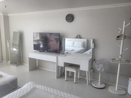 Μια τηλεόραση ή/και κέντρο ψυχαγωγίας στο 삐에로
