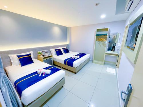 Ένα ή περισσότερα κρεβάτια σε δωμάτιο στο StarQ Hotel